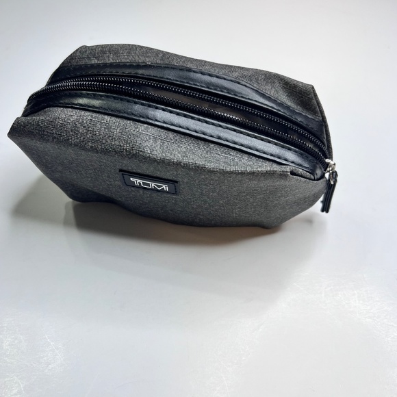 TUMI FOR DELTA Airlines Empty Gray Makeup Bag Pouch Amenity - Picture 12 of 12